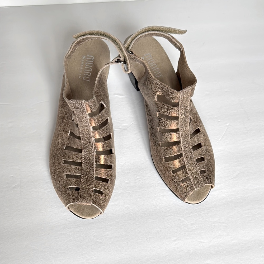 Munro Golen Taupe Sandals with Cushioned Footbed Size 9.5 M.